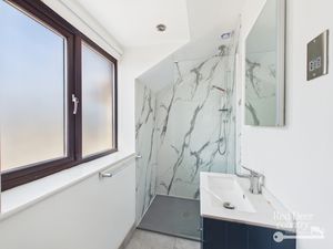 Ensuite- click for photo gallery